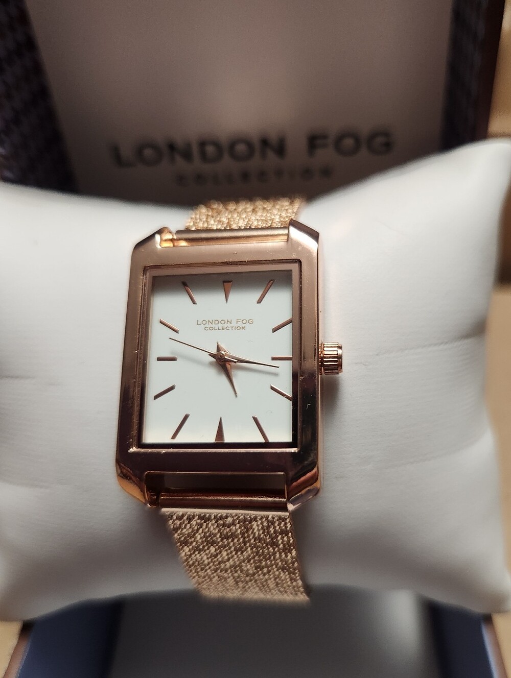 LONDON FOG WATCH, NEW, GOLD COLOR BAND